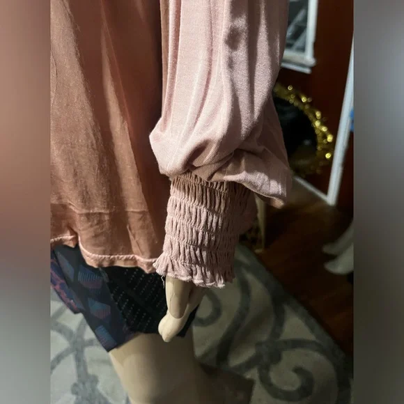 XCVI Blush V Neck Long Sleeve NWT - Picture 2 of 7